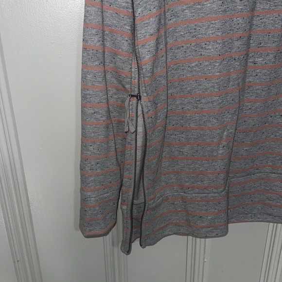 Gray and Peach Top by Lou & Grey Size Small - Picture 6 of 7